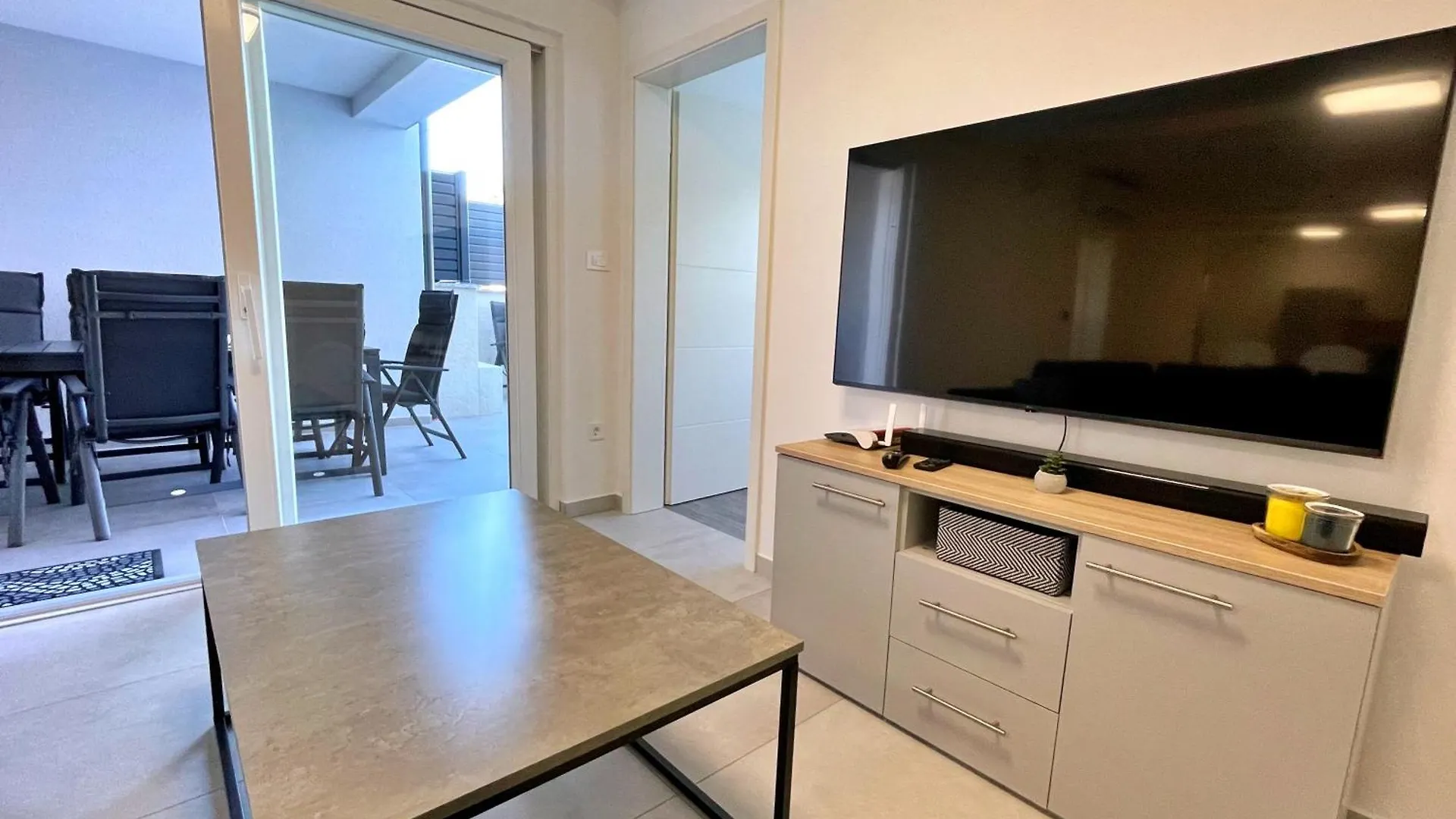 Apartments Bonum Šilo 0*,